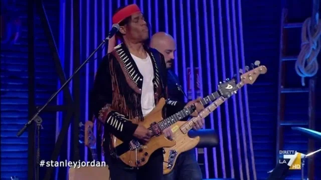 "Hey Joe" di Jimi Hendrix, suonata da Stanley Jordan e la #propagandaorkestra