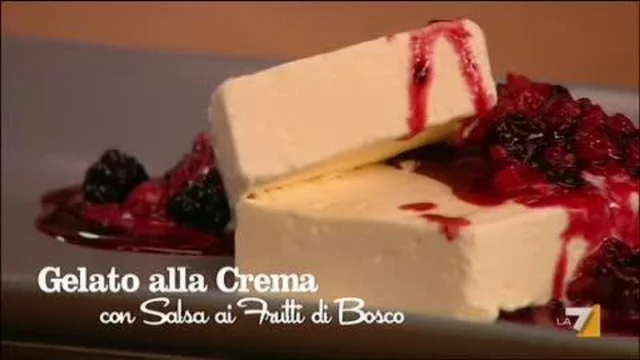 Gelato alla Crema con Salsa ai Frutti di Bosco