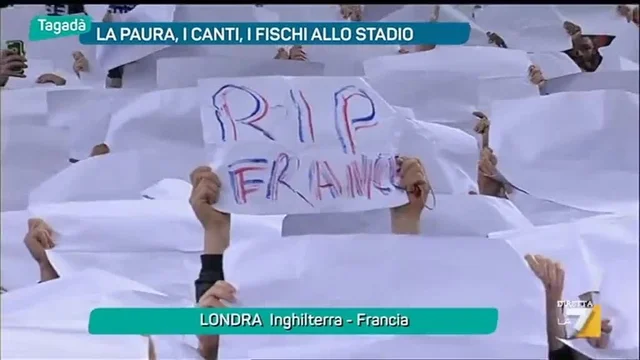 La paura, i canti, i fischi allo stadio