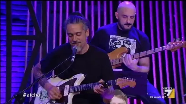 La #propagandaorkestra suona "Aicha" di Cheb Khaleb, voce di Bob Angelini