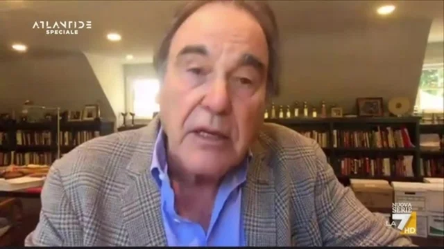 JFK Revisited, intervista esclusiva ad Oliver Stone: "Nel film è chiaro che fu più di un cecchino ad uccidere Kennedy. Il governo americano non ha fatto un'indagine onesta, la commissione Warren corrotta"