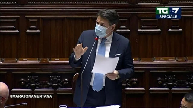 Camera, opposizioni contestano Conte durante il discorso, la sua risposta: "Forse non vi interessa il sud?"