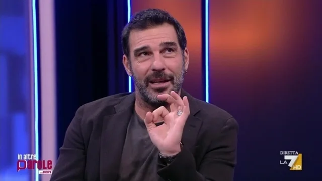 "Ho cominciato a romanzare la mia vita fin da piccolo, si può dire abbia iniziato così", l'intervista a Edoardo Leo