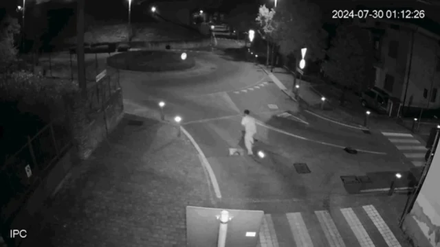Moussa Sangare, la fuga in bici dopo aver ucciso Sharon Verzeni: il video