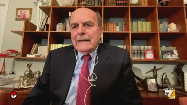 Bersani: “Le destre vogliono insegnare al Papa come si fa il Papa”