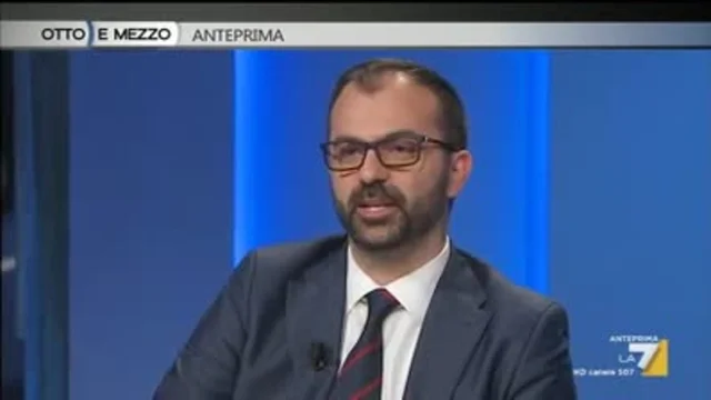 5 Stelle: no a Macron, sì a Lino Banfi