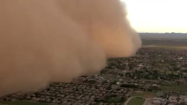Un gigantesco muro di sabbia investe l’Arizona: le immagini incredibili