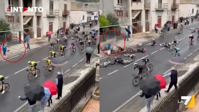 Durante il passaggio del Giro d’Italia una donna viene investita a Baiano: ferita ma non è grave