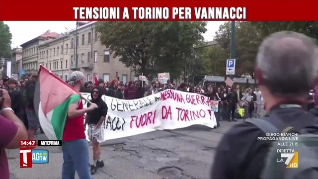 Tensioni a Torino per Vannacci