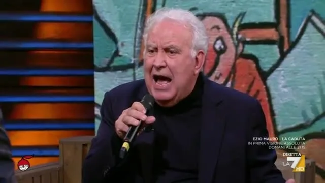 Michele Santoro fa strage di microfoni, Floris: "Urli troppo!"