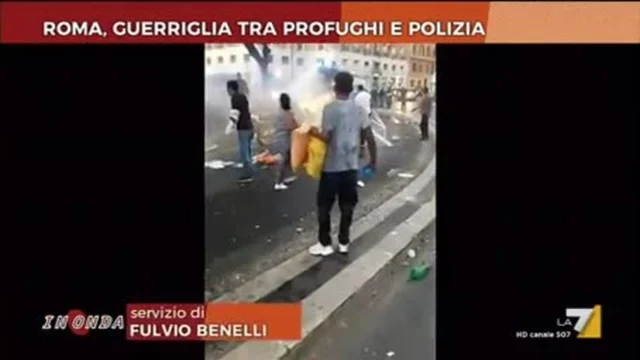 Roma, guerriglia tra profughi e polizia