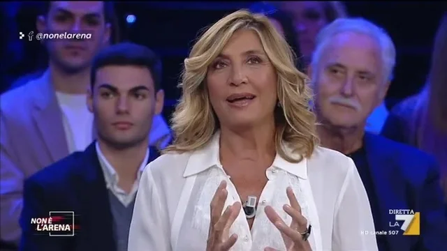 Myrta Merlino su Beppe Grillo: 'Il grande tema del condono viene oscurato da questa arma di distrazione di massa.’