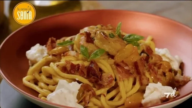 Spaghetti alla chitarra con gamberi,burrata e pancetta