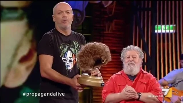 L'invito di Diego Bianchi per Danilo Toninelli: 'Vieni a ritirare il Tony Award'