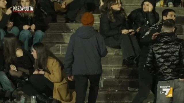 “Due o tre mesi fa hanno accoltellato un nostro collega”: le testimonianze sull’uso di coltelli tra i ragazzi