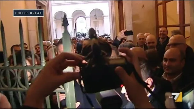 Berlusconi assolto - I festeggiamenti con i sostenitori