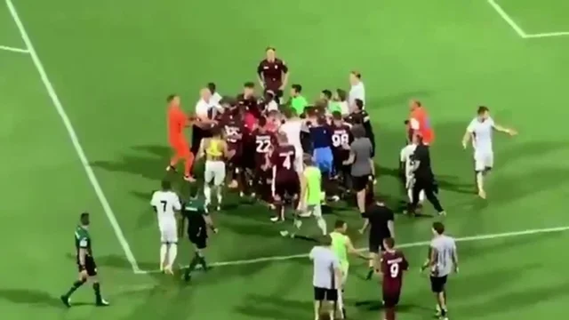 Maxi rissa tra Salernitana e Adana: le immagini