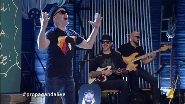Diego Bianchi e la #propagandaorkestra sono i Blues Brothers con Mario Biondi