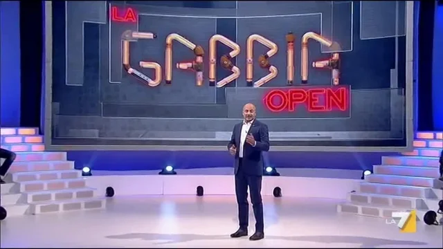 Gianluigi Paragone conduce 'La Gabbia Open', questa sera alle 21:10