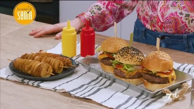 Cheeseburger con patatine