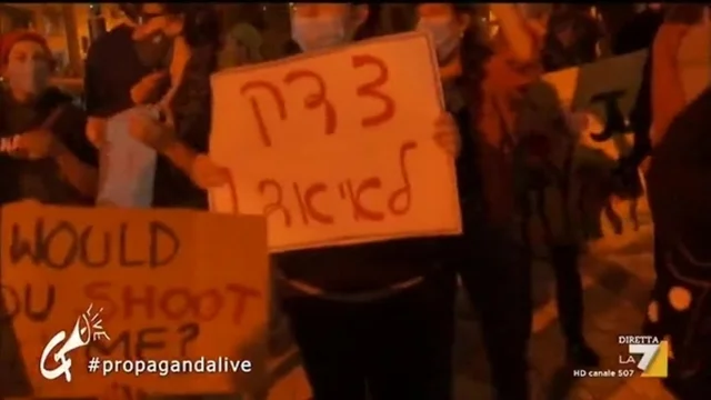 Iyad Elkhalak come George Floyd: le immagini delle proteste a Gerusalemme
