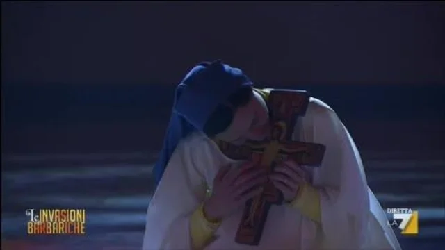 L'ESIBIZIONE DI SUOR ANNA NOBILI - HOLY DANCE