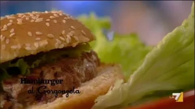 Hamburger con salsa al gorgonzola