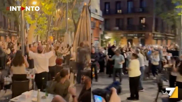 Dopo ore di blackout, torna la luce in Spagna: la gioia dei cittadini