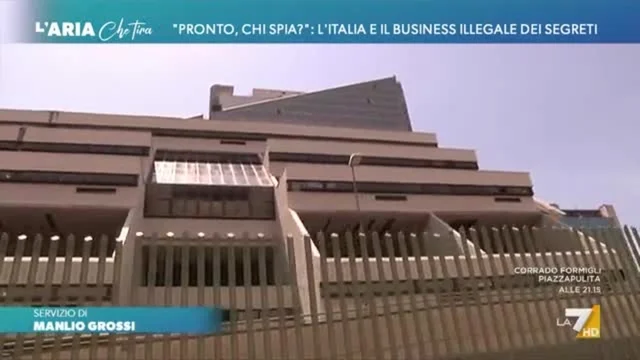 "Pronto, chi spia?": l'Italia e il business illegale dei segreti
