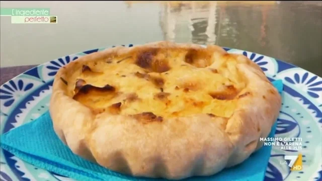 Mini Quiche alle mele, taleggio e salsiccia