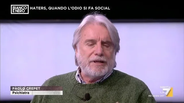 Paolo Crepet: 'Solo gli idioti possono cercare le amicizie su Facebook'