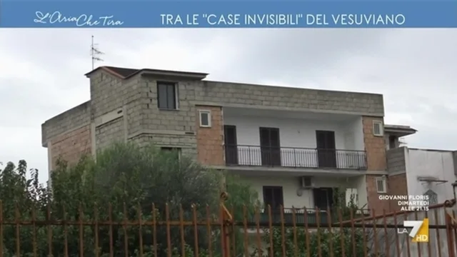 Tra le 'case invisibili' del Vesuviano