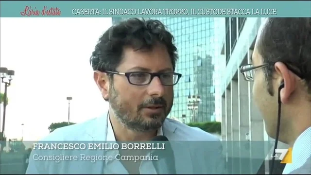 Caserta: il sindaco lavora troppo, custode stacca la luce