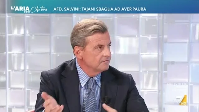 Vannacci a Cernobbio, Carlo Calenda: "Prende 5mila euro di pensione a 56 anni, schifa l'Europa ma si prende il suo stipendio"