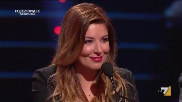 Lucarelli ammiccante con Luca Anselmi: 'Sei single? Se vuoi posso darti una mano a preparare il nuovo pezzo!'