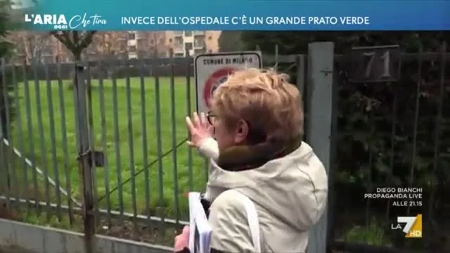 Invece dell'ospedale c'è un grande prato verde