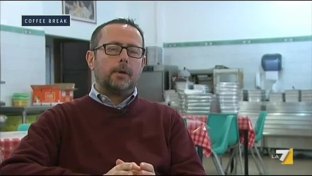 La povertà dietro l'angolo. Sempre più italiani alla mensa di Sant'Egidio