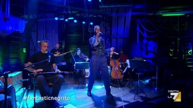 "Plastic Hamburgers": Fantastic Negrito a Propaganda Live