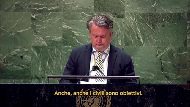 "Stiamo bombardando tutte le città, anche prendendo di mira i civili" L'ambasciatore ucraino legge i messaggi di un soldato russo alla madre