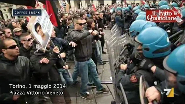 Manifestazioni in piazza e scontri con la polizia