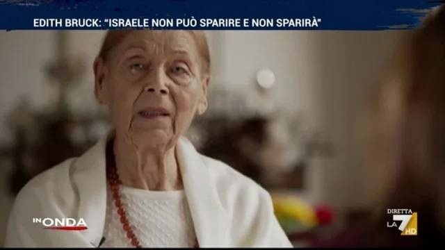 Strage dei Kibbutz, Edith Bruck in lacrime: “Anche i nazisti decapitavano i bambini e giocavano con le loro”