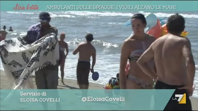 Ambulanti sulle spiagge, i vigili alzano le mani