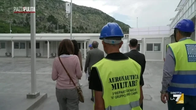 Esclusivo: viaggio dentro i centri italiani per migranti in Albania. Il reportage