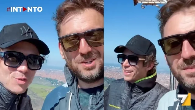Cesare Cremonini e Valentino Rossi a Bologna per visitare la Basilica di San Luca: “Prossima tappa? Colosseo con Venditti”