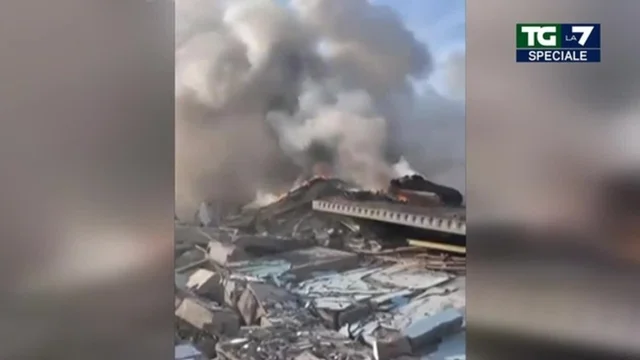 Ucraina, le immagini del bombardamento russo a Mykolayiv: "Colpita una scuola"