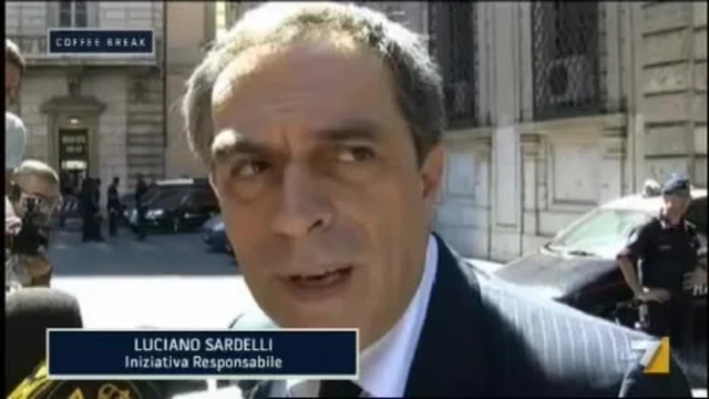 TAGLI ALLA POLITICA