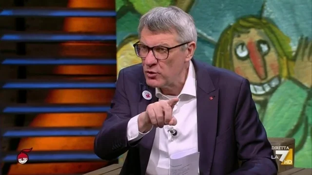 La denuncia di Landini: "Fascisti e nazisti hanno aggredito e sputato addosso a un nostro sindacalista"