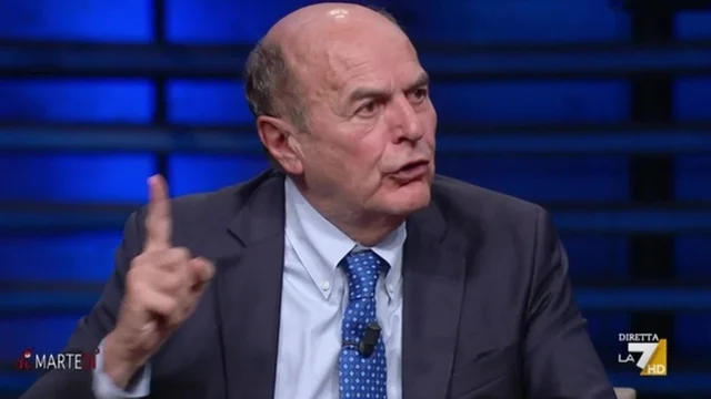 "Io veramente mi incazzo, chi governa non può raccontare balle", Bersani contro il sottosegretario Gemmato