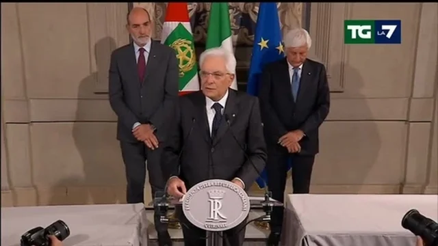 Consultazioni, Sergio Mattarella: 'In corso contatti tra i partiti, concedo qualche giorno. Martedì nuove consultazioni'
