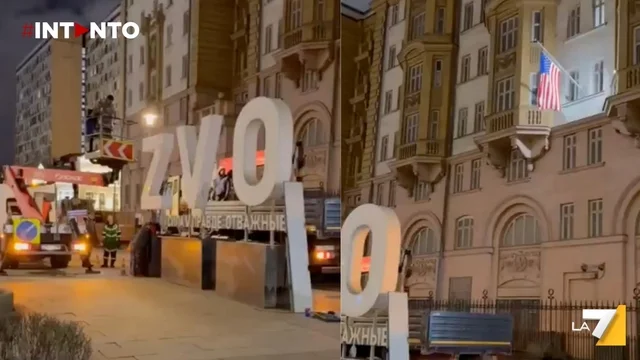 "Siamo Insieme”: sostituita la scritta ZVO davanti all'ambasciata degli Stati Uniti a Mosca